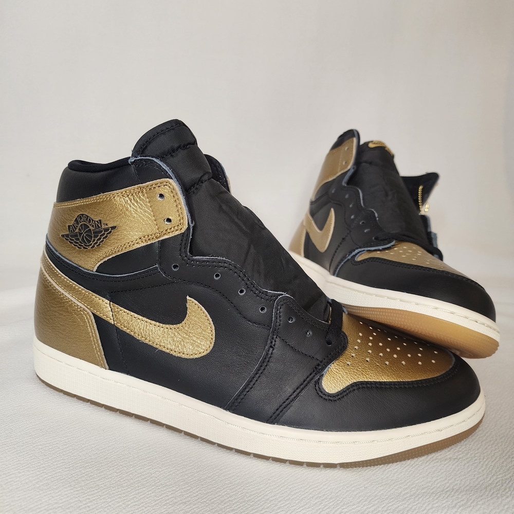 Nike Air Jordan Men's Black and Gold Sneakers